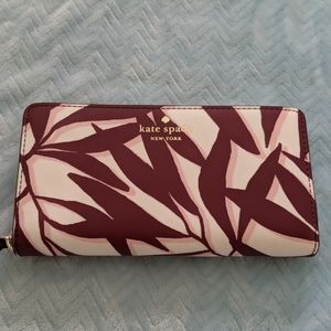NWT Kate Spade Jana Bold Foliage Printed Large Wallet❤️